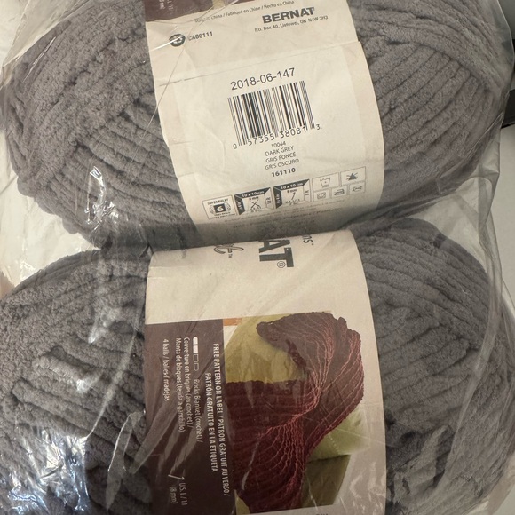 Bernat Dark Grey NEW Blanket Soft Cozy Crochet Knit Handmade Yarn Bundle - Picture 4 of 4